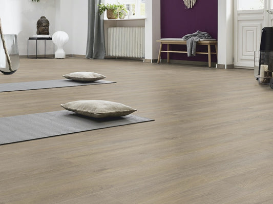 kronotex laminati კრონოტექსის ლამინატი ლამინირებული იატაკი ტექნიკური მახასიათებლები;
წარმოების ადგილი: გერმანია, Kronotex
გამოყენების კლასი (Classification): 33 კლასი
ჩამკეტი სისტემა (Lock): 5G
სისქე 10 მმ
ზომები (Dimensions):
157 x 1380 x 10 მმ;
უპირატესობები (Advantages)
არ იკაწრება
იატაკქვეშა გათბობასთან თავსებადი
ბავშვებისა და ცხოველებისთვის უსაფრთხო
მარტივი მოვლა
ნესტგამძლე
დამზადებულია ბუნებრივი და მდგრადი მასალებისგან
გამოყენება
საძინებელი (Bedrooms)
ბავშვთა ოთახი (Children's room)