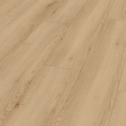 my floor laminati ლამინატი 12 მმ 33 კლასი გერმანული სახლი ტექნიკური მახასიათებლები;
წარმოების ადგილი: გერმანია, My Floor
ცვეთის კლასი: AC5
ჩამკეტი სისტემა (Lock)
სისქე 12 მმ
ზომები (Dimensions):
1375 x 188 x 12 მმ;



უპირატესობები (Advantages)
არ იკაწრება
იატაკქვეშა გათბობასთან თავსებადი
ბავშვებისა და ცხოველებისთვის უსაფრთხო&nbsp;
მარტივი მოვლა
ნესტგამძლე
დამზადებულია ბუნებრივი და მდგრადი მასალებისგან
გამოყენება
საძინებელი (Bedrooms)
ბავშვთა ოთახი (Children's room)
კომერციული გამოყენება: სასტუმრო